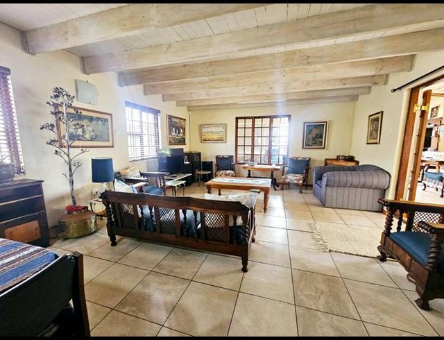 4 BEDROOM HOUSE FOR SALE IN VAKANSIEPLAAS